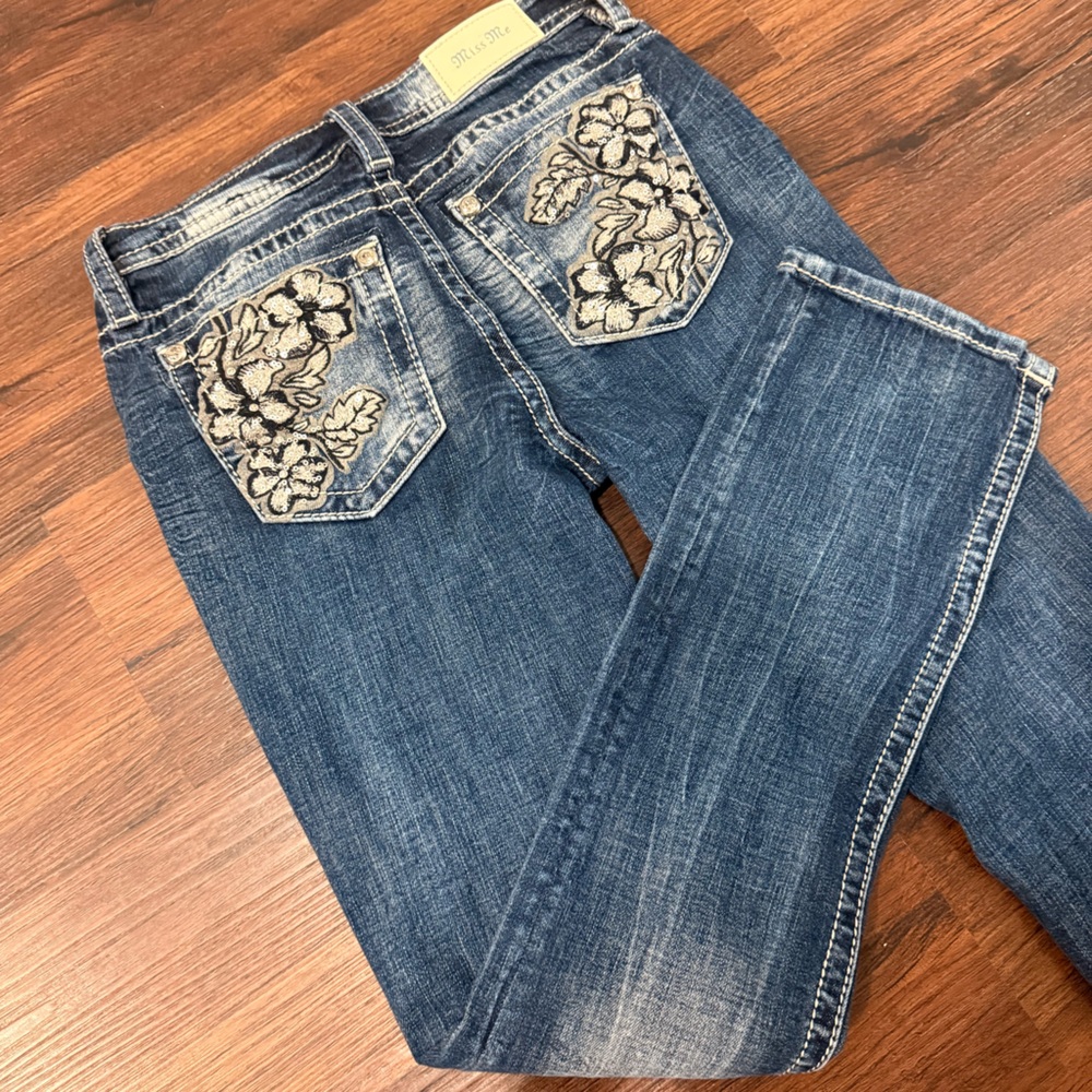Miss Me Mid Rise Straight Jeans Embroidered Floral Pocket Y2K Dark Wash Size 26